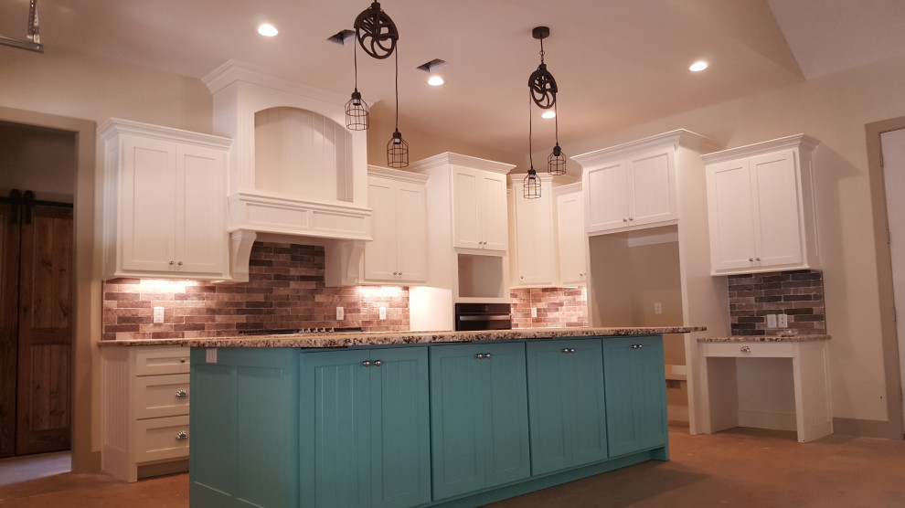 Transitional kitchen photo in Austin