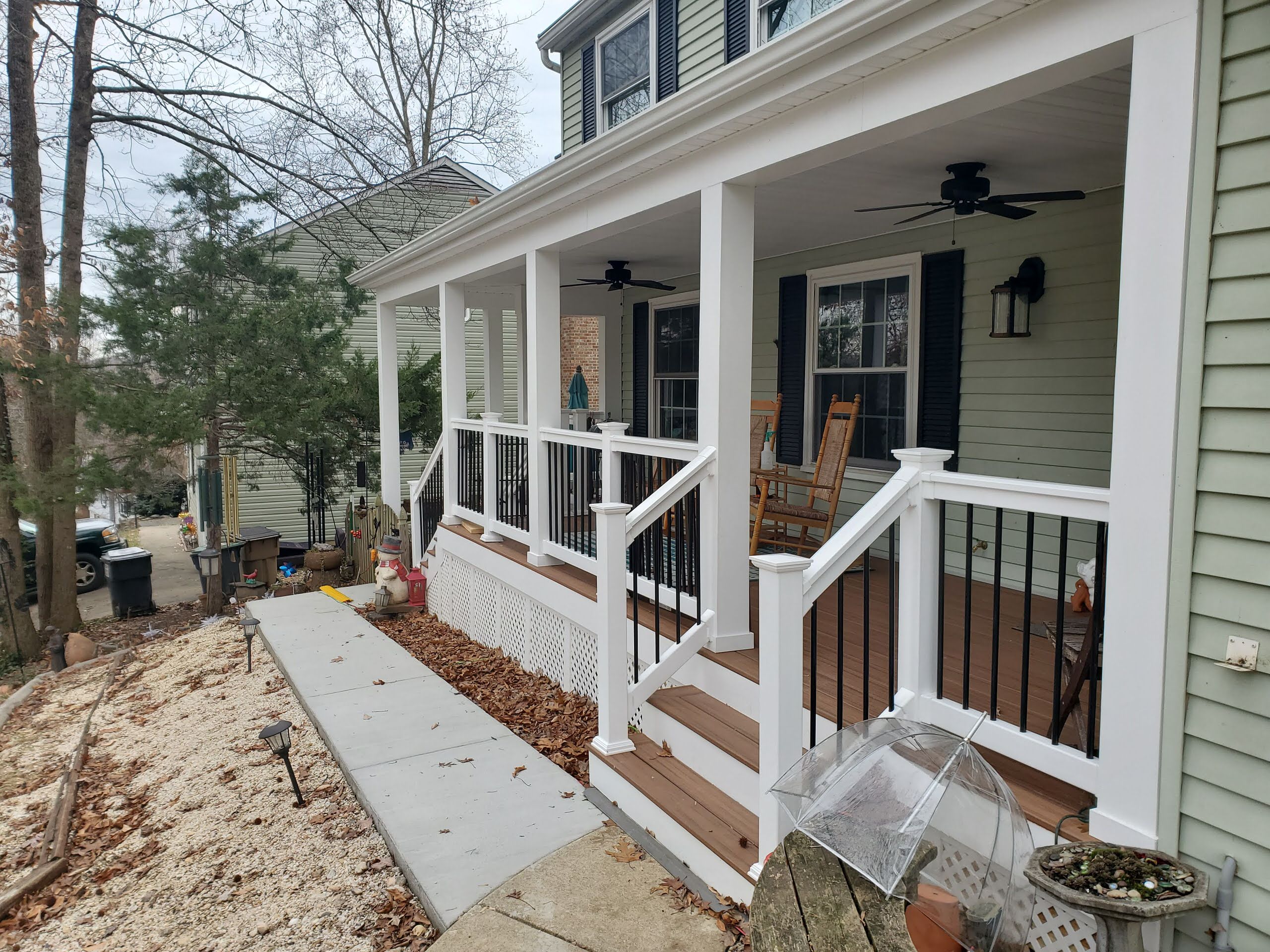 Front Porch w/ Breezeway to Basement