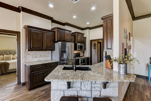 Custom Home, Moore, OK craftsman-cuisine