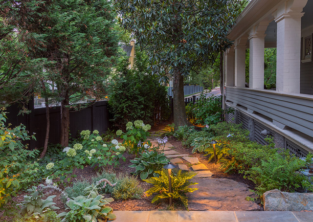 Side path contemporary-traedgaard