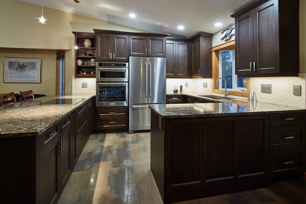 Example of a mid-sized transitional u-shaped porcelain tile eat-in kitchen design with an undermount sink, shaker cabinets, dark wood cabinets, quartz countertops, beige backsplash, stone tile backsplash, stainless steel appliances and a peninsula