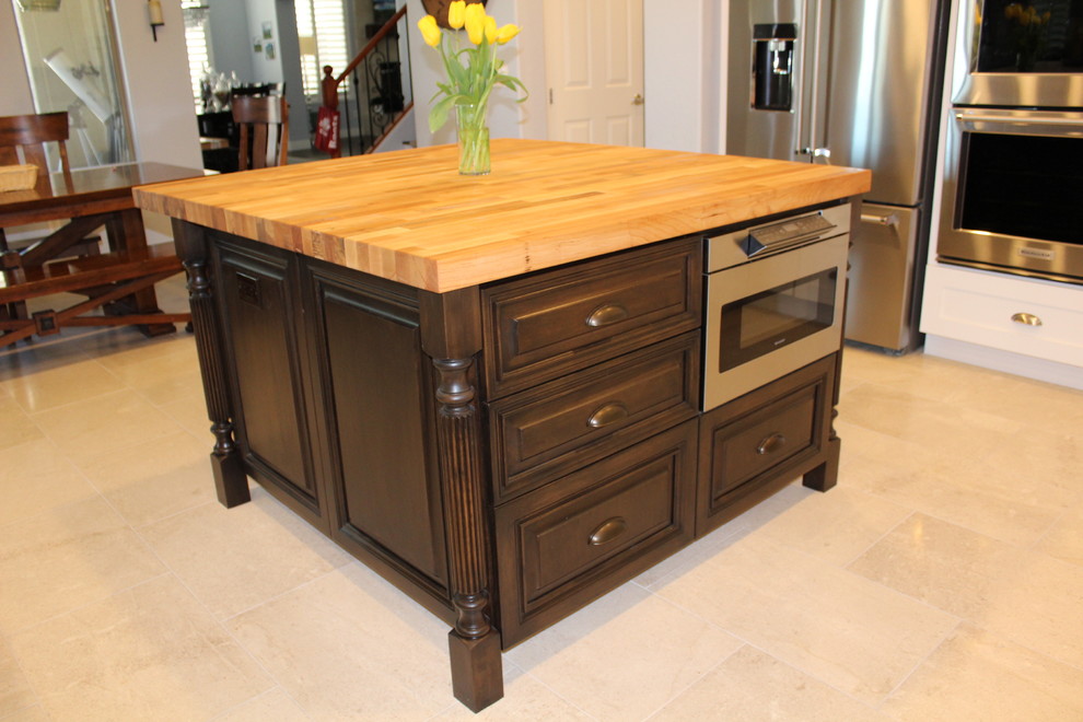 Inspiration for a transitional kitchen remodel in Phoenix
