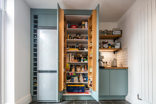 Handleless Kitchen: Blue & Bamboo trendy-koekken