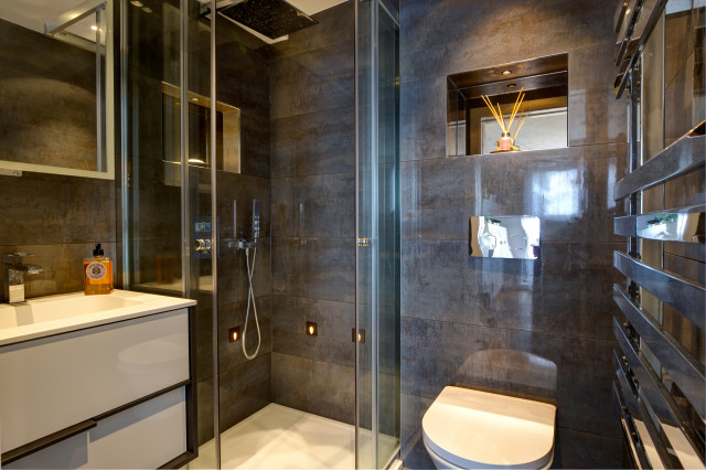Waterfront Downsizing contemporary-badrum