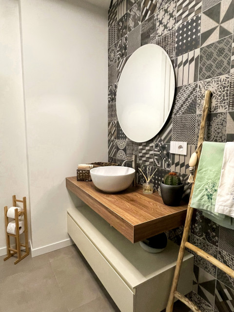 Casa G _ M contemporary-bathroom