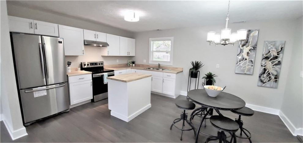 Kitchen - kitchen idea in Indianapolis