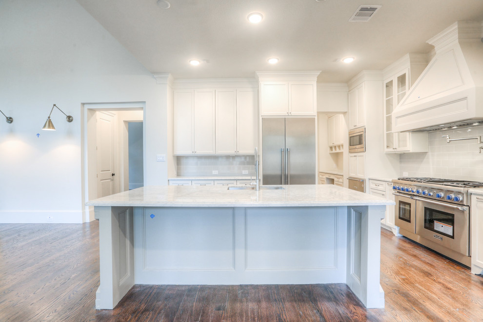 Inspiration for a transitional kitchen remodel in Houston