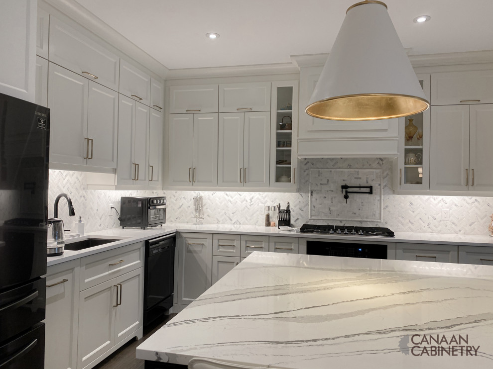 Transitional home design photo in Toronto