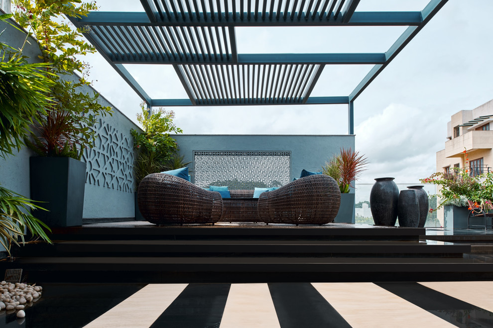 This is an example of a contemporary deck in Bengaluru.