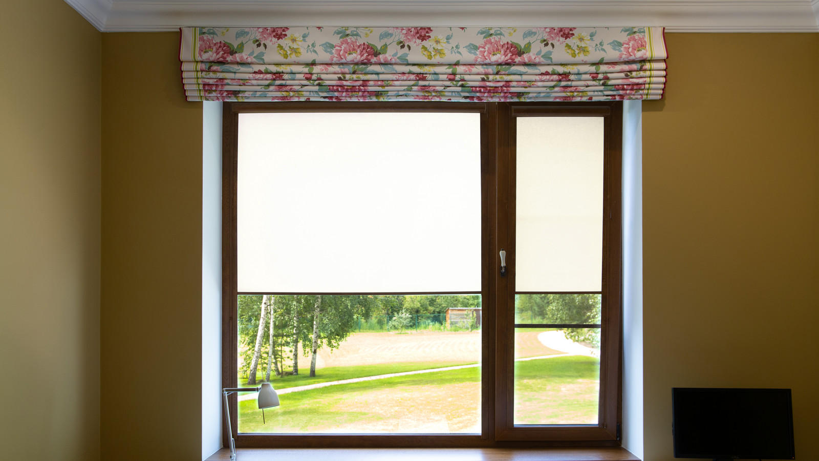 Миникассета в сочетании с римской шторой