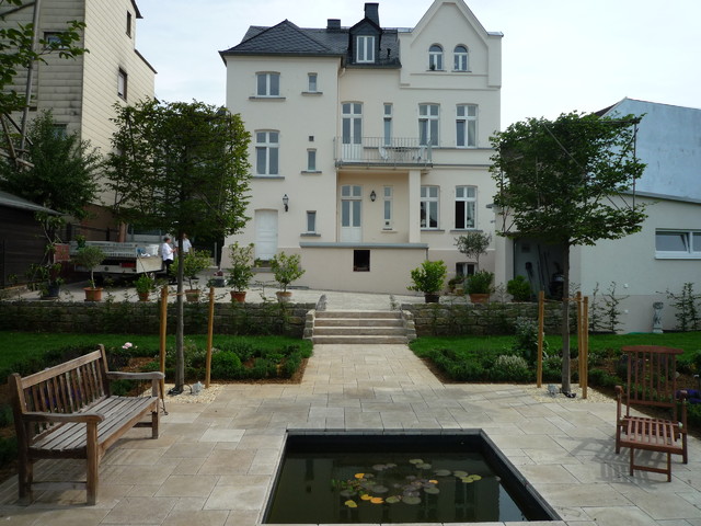 Gartengestaltung, Bepflanzung, Platten, Koi-Teich contemporaneo-terraza-y-balcon