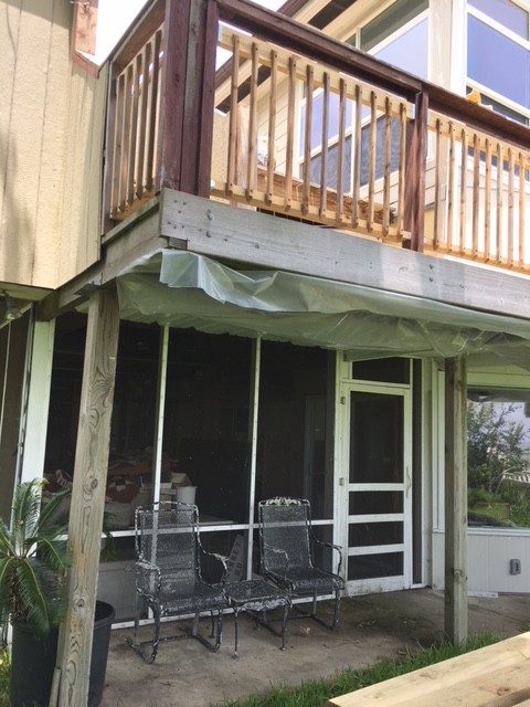 Cedar Wood Deck, Bayside with Custom Railings