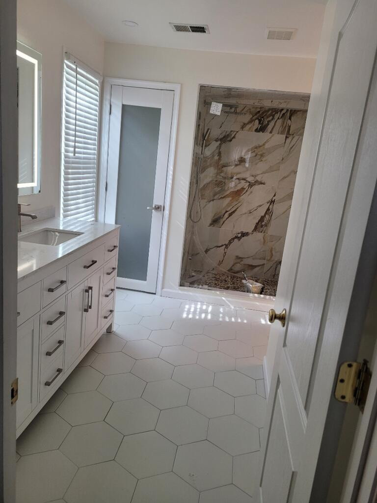 Ellison Custom Owners Suite Bathroom