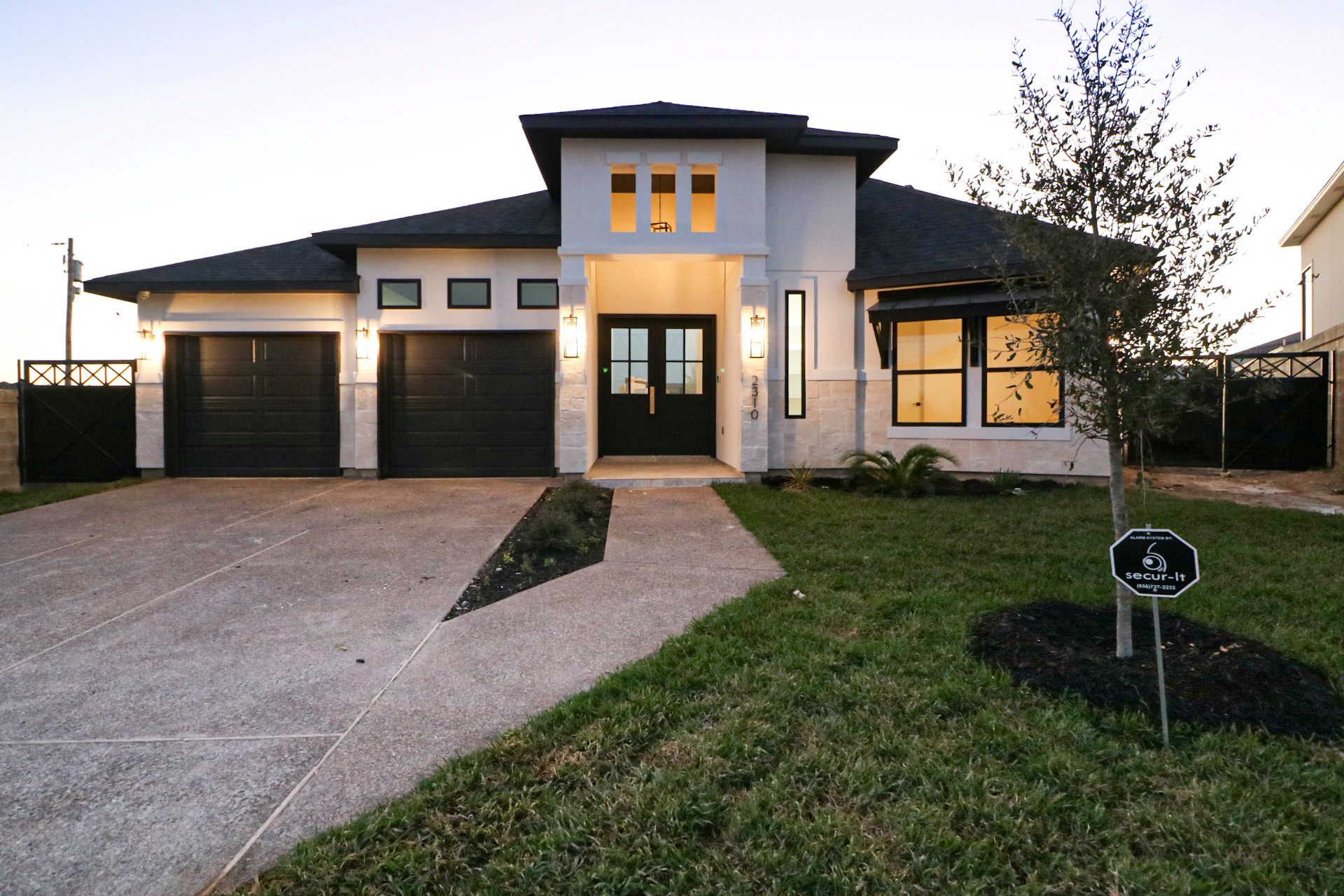 Example of a country exterior home design in Other