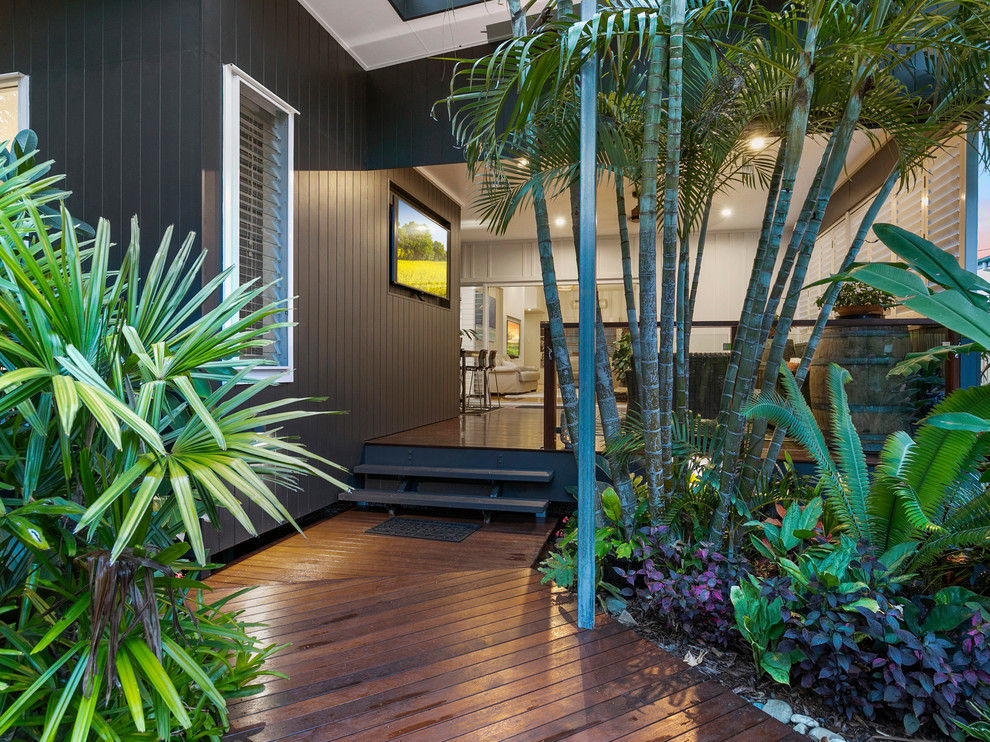 Design ideas for a contemporary house exterior in Brisbane.