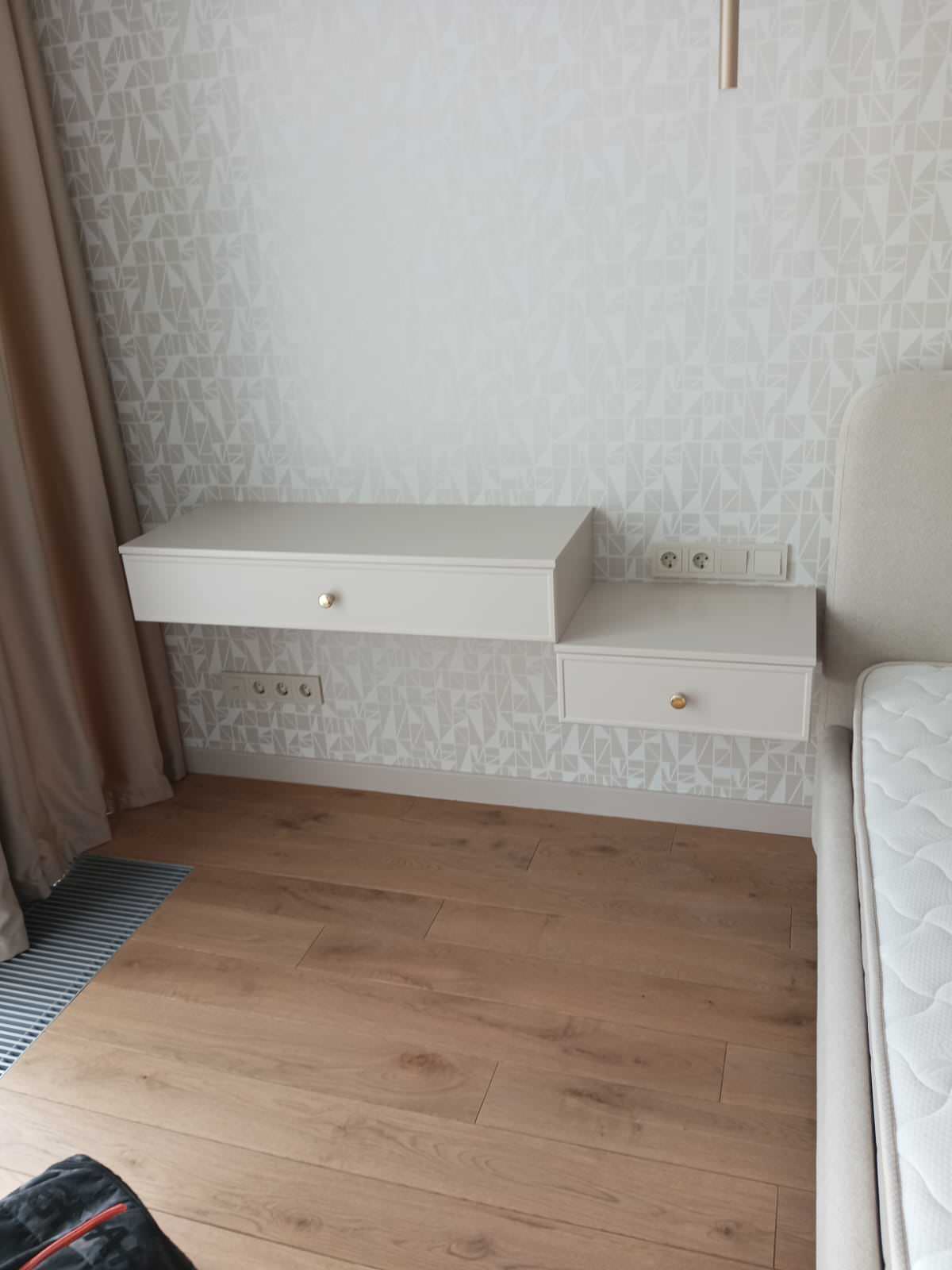 Прикроватные подвесные тумбы