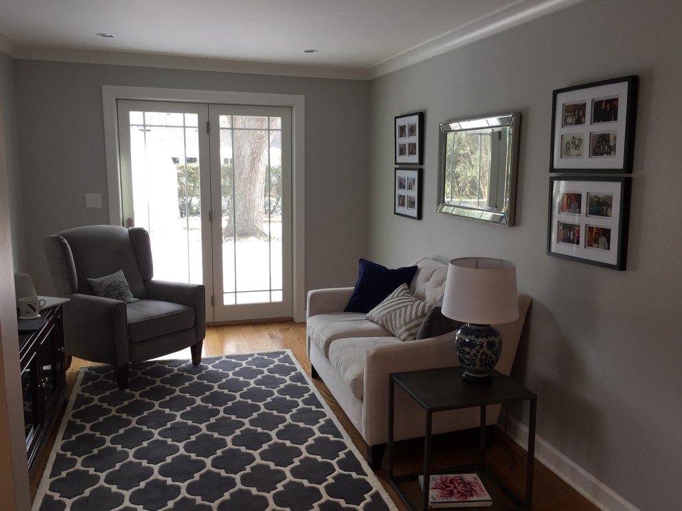 Inspiration for a transitional home design remodel in Chicago