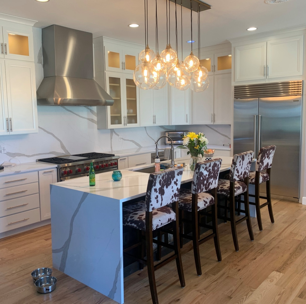 Transitional home design photo in Denver