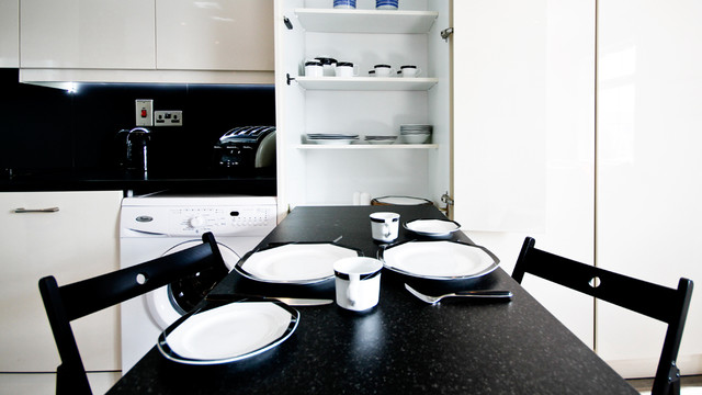COMPACT COTTAGE scandinavian-dining-room