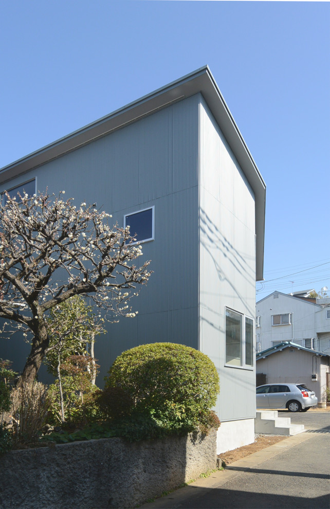 This is an example of an industrial home design in Yokohama.
