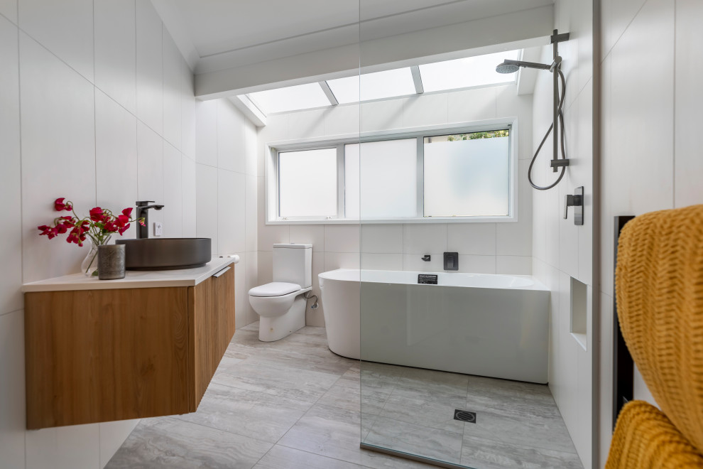 Lancaster Beachside Home Modern Bathroom Auckland by Cuthbert