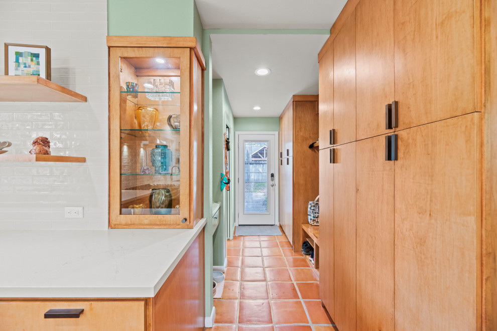 This is an example of a midcentury kitchen in Houston.