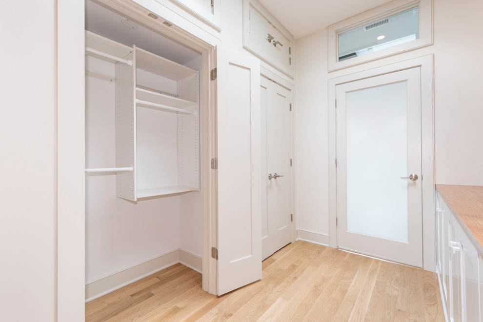 Closet - modern closet idea in New York