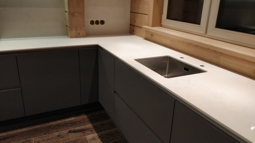 Кухня с фасадами Fenix