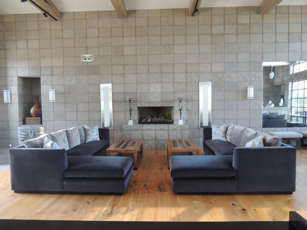 Home design - transitional home design idea in Phoenix