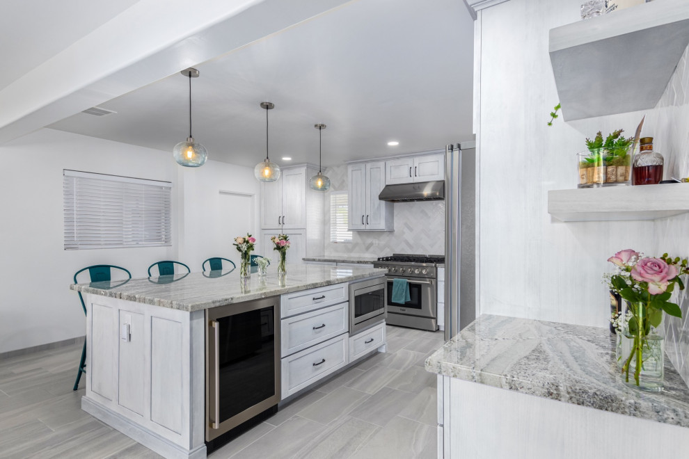 Transitional kitchen photo in Phoenix