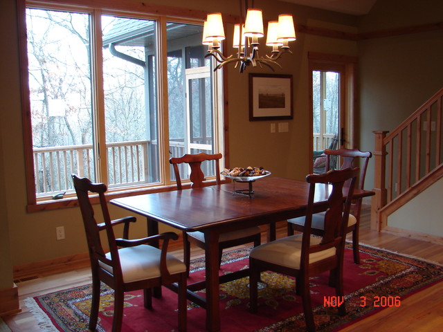 Engelwood rustic-dining-room
