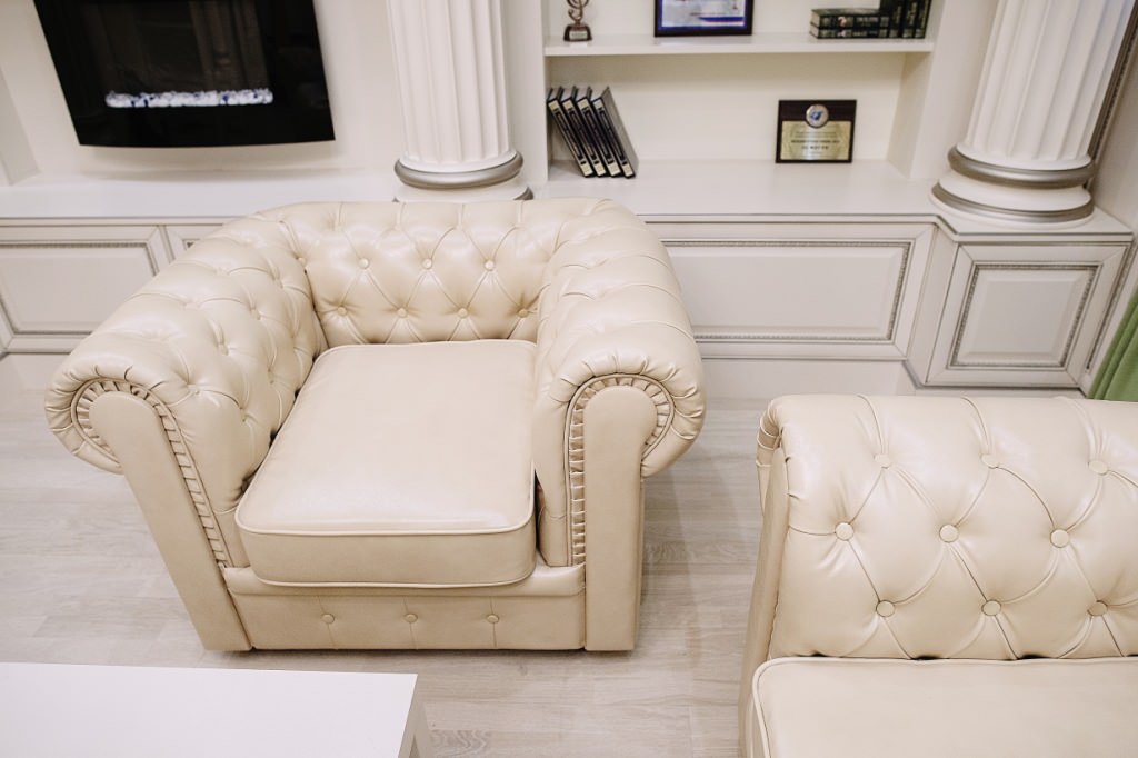 Мебель и аксессуары для гостиной.