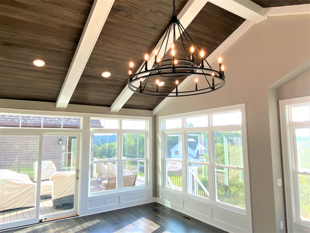 Example of a transitional home design design in Cleveland