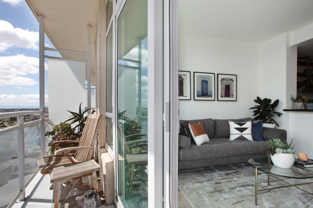 Lakeside modern