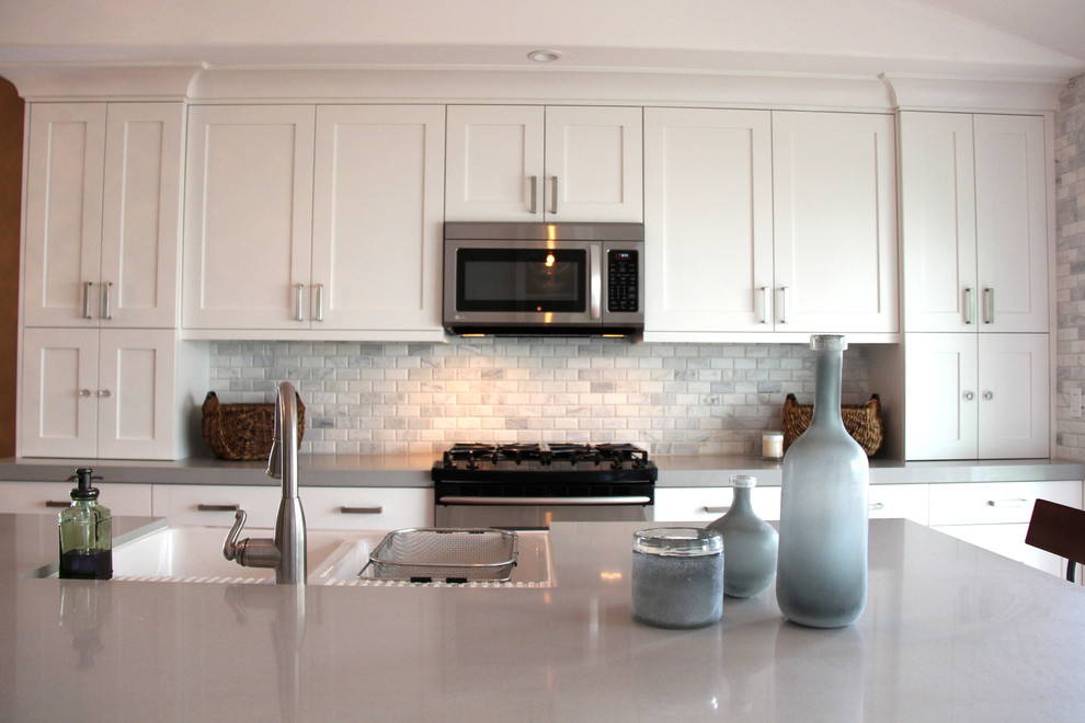 Transitional kitchen photo in Orange County