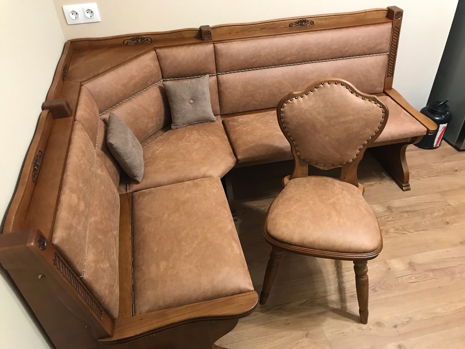 уголок из дуба после омолаживающих процедур)