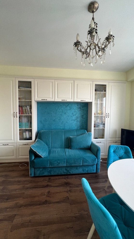 Дизайн кухни-гостиной с бирюзовыми акцентами