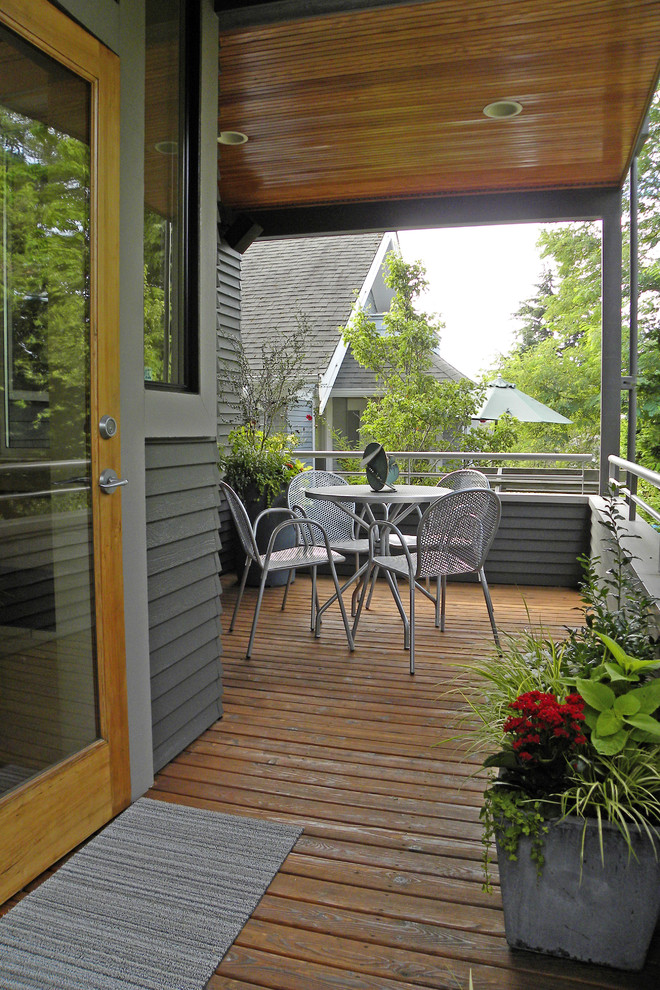 Design ideas for an arts and crafts verandah in Seattle with decking.