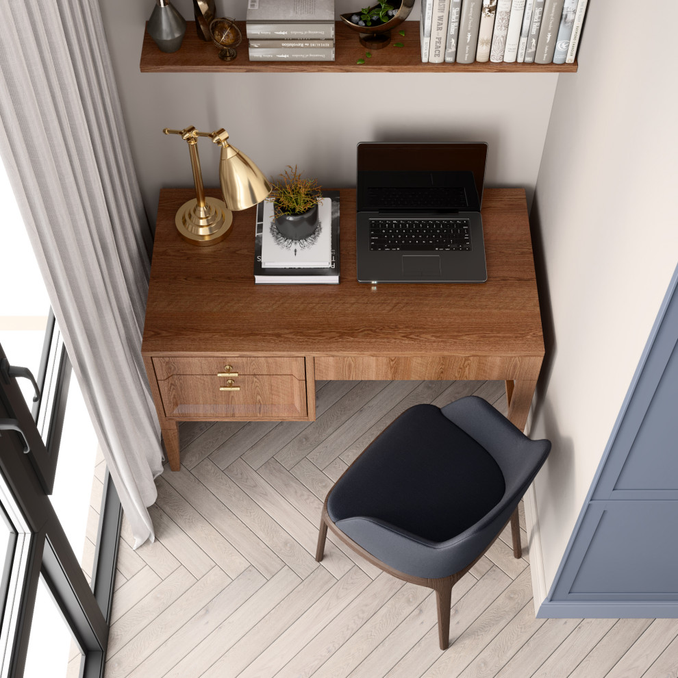Ispirazione per un piccolo ufficio tradizionale con pavimento in legno massello medio e scrivania autoportante