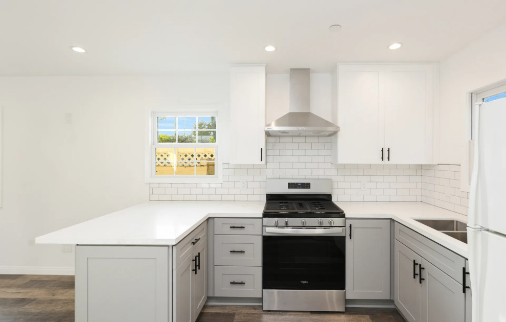 Transitional kitchen photo in Orange County