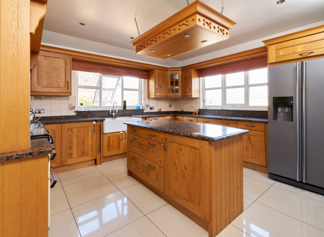 Approved Used Kitchen, Pippy Oak Shaker traditional-kitchen