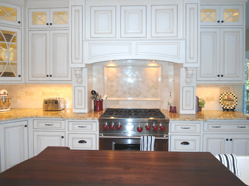 Kitchen - transitional kitchen idea