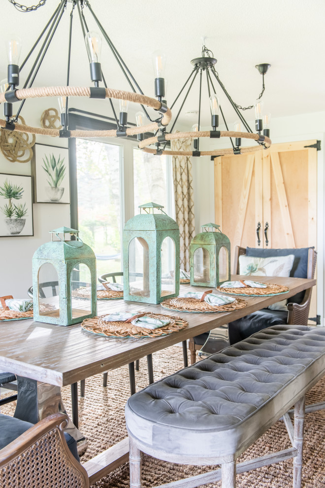 Example of a transitional home design design in Toronto