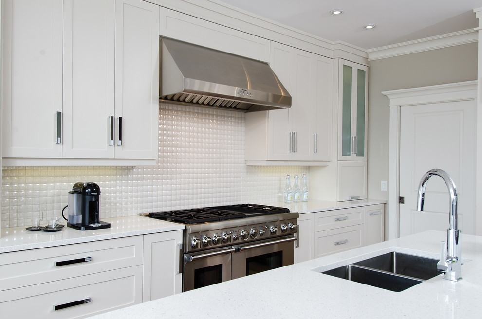 Eat-in kitchen - large transitional l-shaped medium tone wood floor eat-in kitchen idea with an undermount sink, recessed-panel cabinets, white cabinets, quartz countertops, white backsplash, porcelain backsplash, stainless steel appliances and an island