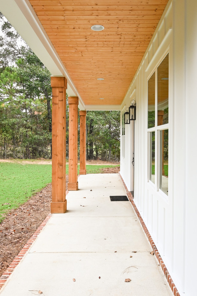 Inspiration for a cottage porch remodel in Other