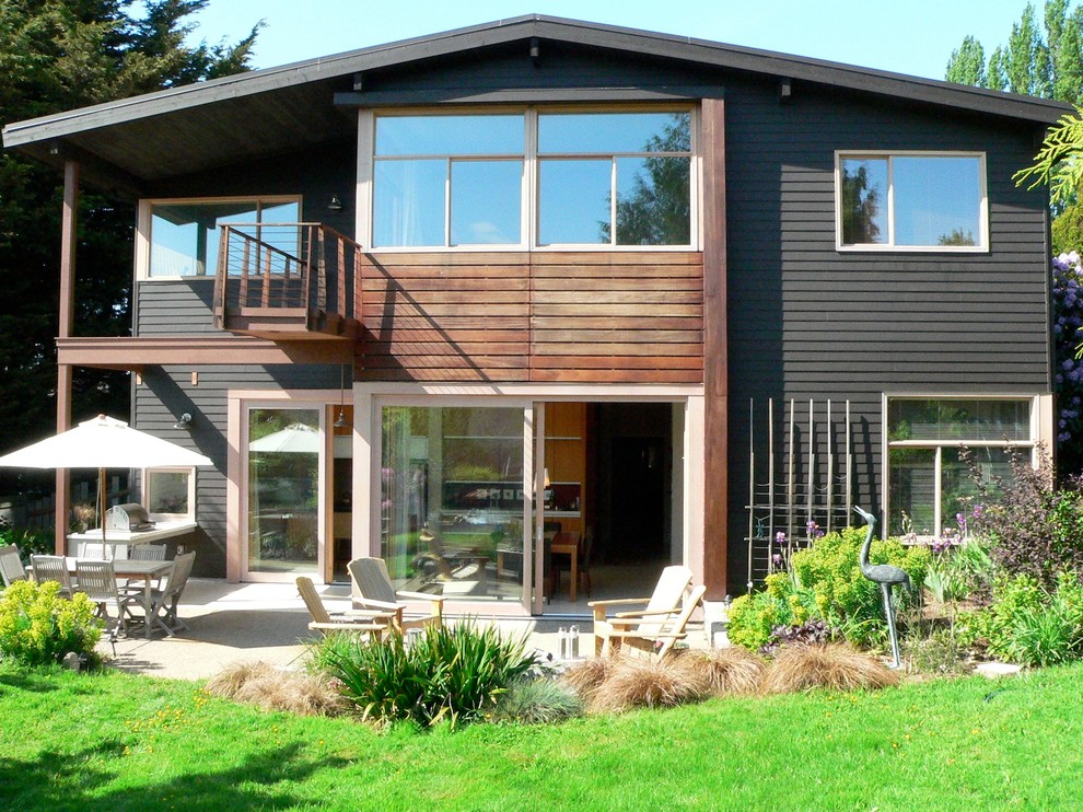 Photo of a contemporary exterior in Seattle.