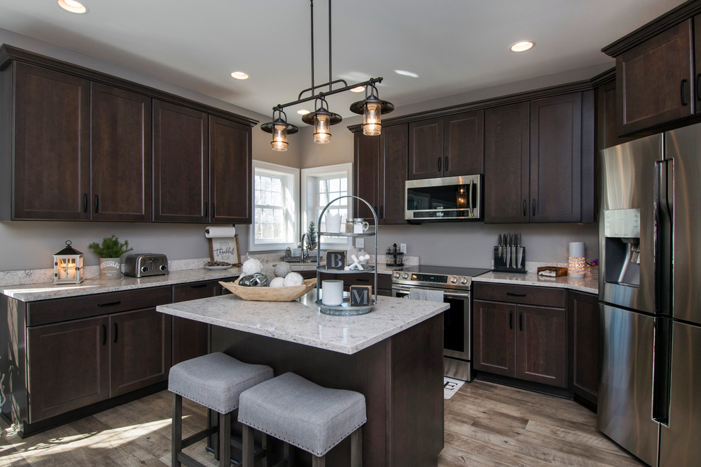 Example of a transitional kitchen design in Columbus