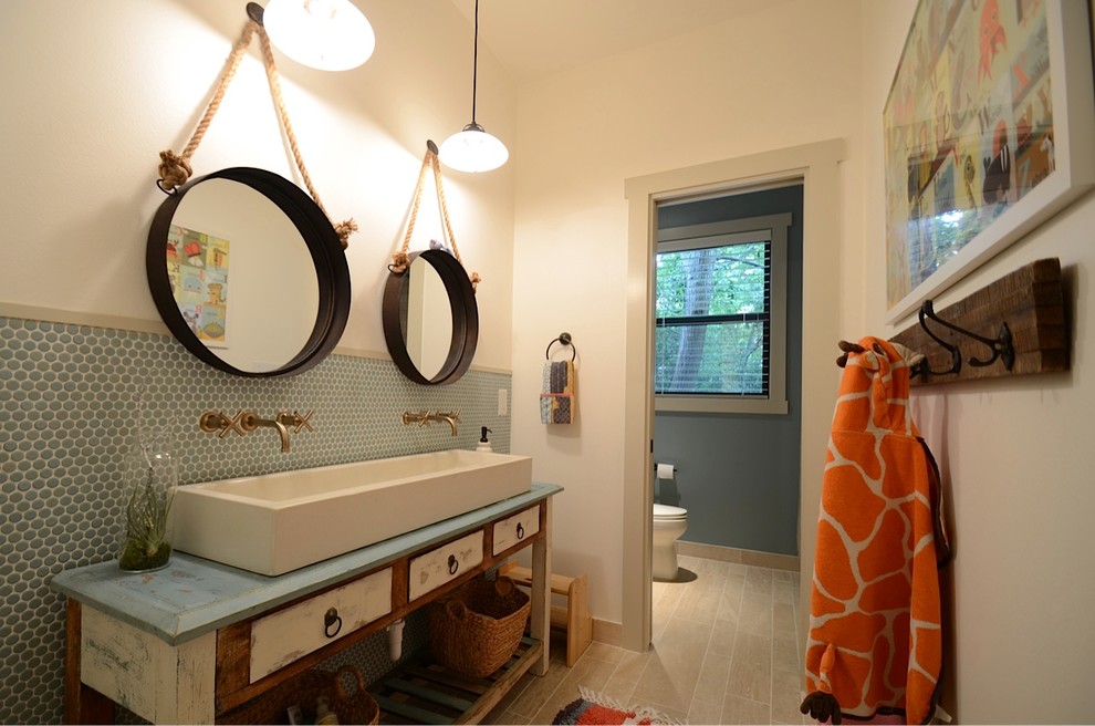 Transitional kids' bathroom photo in Austin with a trough sink