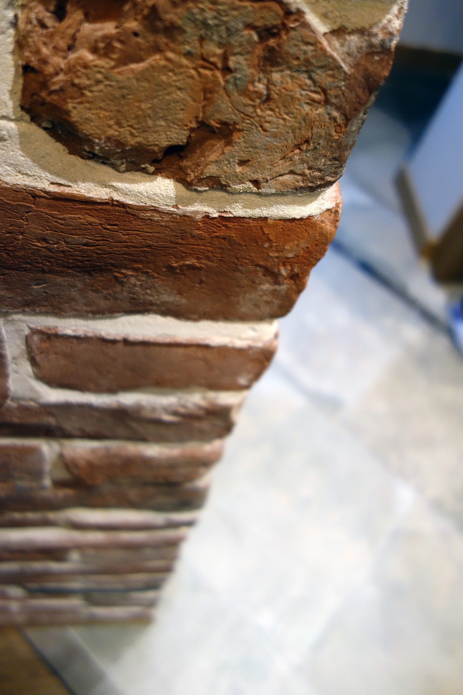 Кирпич и дерево