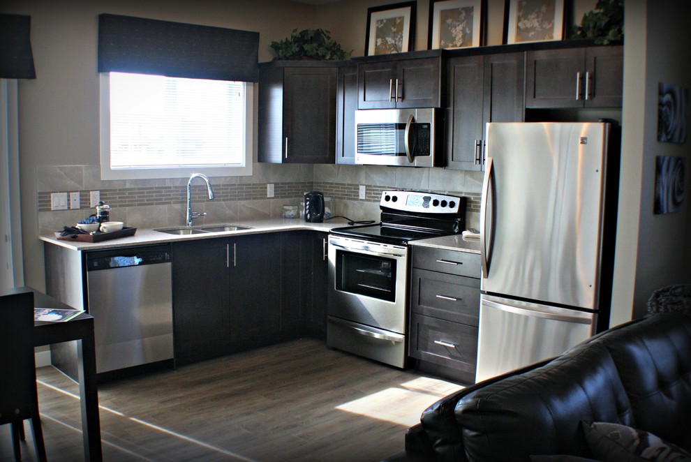 Kitchen - kitchen idea in Calgary